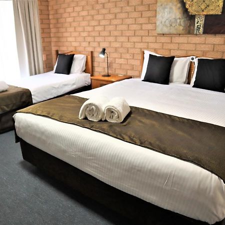 Golden Chain Aalana Motor Inn 코우라 외부 사진