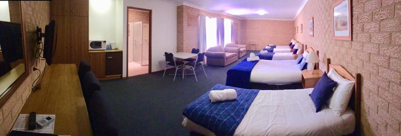 Golden Chain Aalana Motor Inn 코우라 외부 사진
