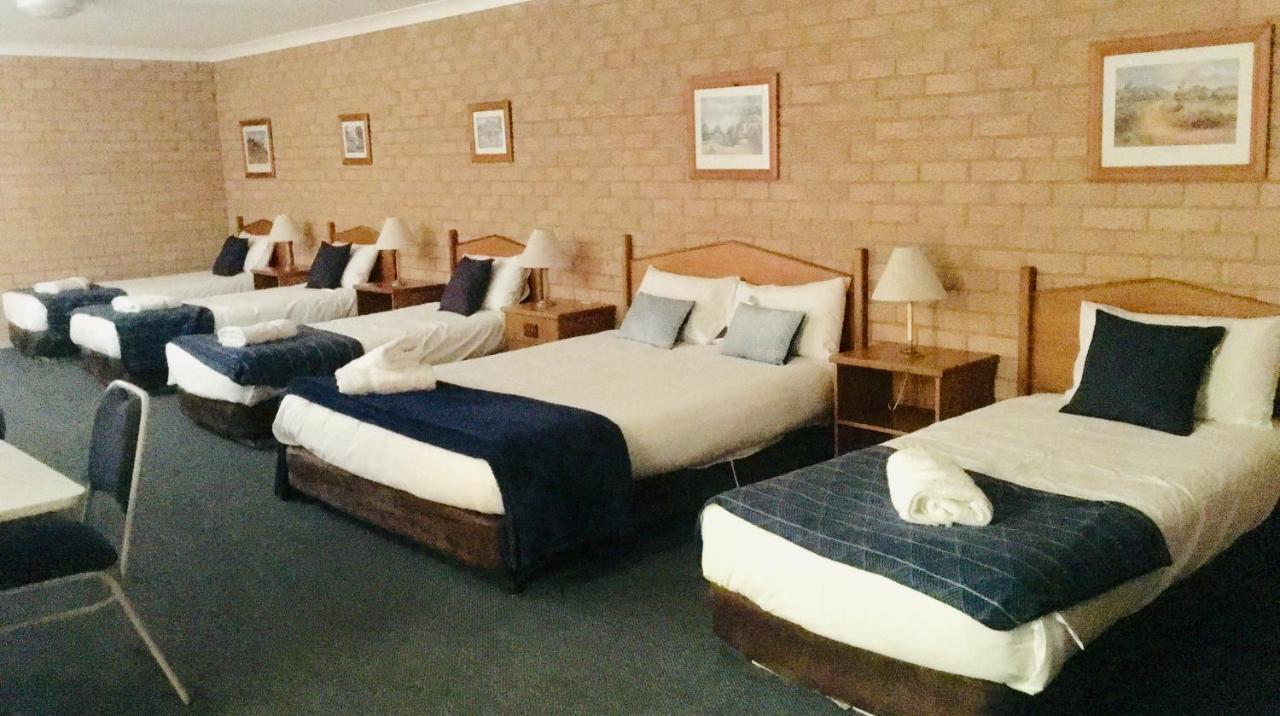 Golden Chain Aalana Motor Inn 코우라 외부 사진